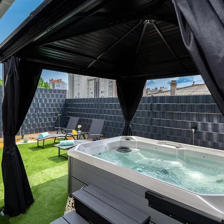 House Cute House With Jacuzzi Dom wakacyjny *