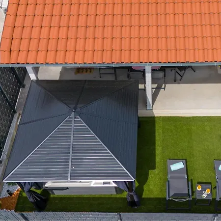بيت للعطل House Cute House With Jacuzzi دوغي رات