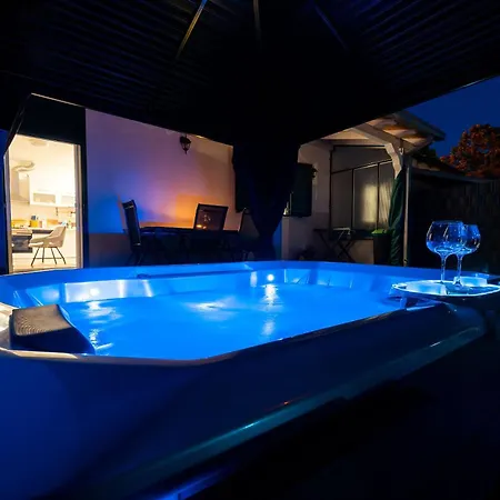 House Cute House With Jacuzzi * دوغي رات