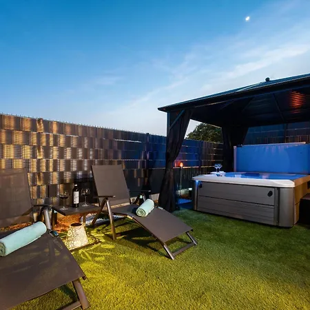 بيت للعطل House Cute House With Jacuzzi